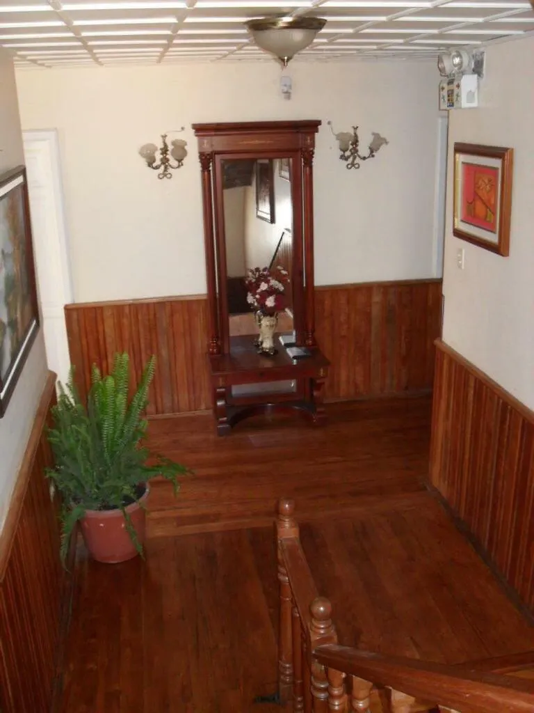 Volunteer House Hotel Quito Guest house